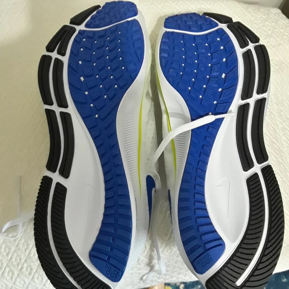 Nike Air Zoom Pegasus 37 Low Top Sneakers